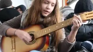 Класно спела в электричке под гитару (бабуля в ауте)