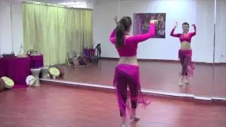 StepFlix Danza Arabe, Oriental o del Vientre. Nivel 1 - Paso básico 21: Desplazamientos 1