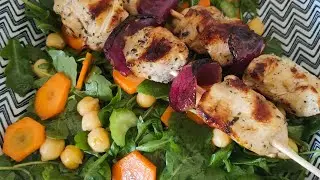 Sirtuin Diät Rezept, Sirtfood diet recipe, Hühnchenpiesse mit Rucola Kichererbsen Salat