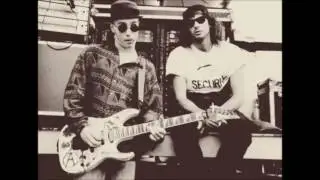 John Frusciante & Chad Smith - "Soul To Squeeze" instrumental (guitar, drums, RHCP)