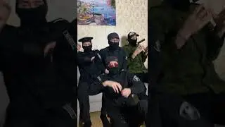 Когда пытаешься не палиться перед всеми😂 /  When you're trying to keep a low profile