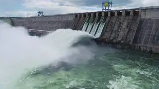 Сброс воды на Усть-Илимской ГЭС