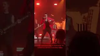 Танцует Сережка 