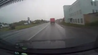 Удар молнии на дороге