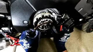 Замена дисков сцепления  на мотоцикле Ямаха.Repairing of the motorcycle gearbox Yamaha FZ1-N .