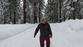 Очень хорошая старая песня о жизни. Сколько путей, сколько дорог....