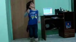 Carol dançando Calcinha Preta
