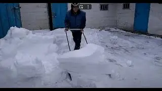 СКРЕБОК СНЕГА НА ПОЛОЗЬЯХ.