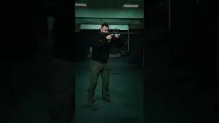 Правильна стійка з AR-15