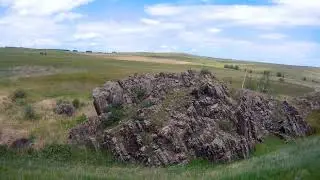 2024 0605 Верхнеуральский  район, р.Хлебинка, висячий камень.