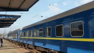 прибытие ЧС7-306 с поездом 41 Трускавец - Днепр на станцию Днепр -главный 22.10.2021