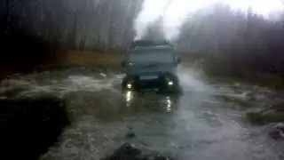уаз хантер в луже