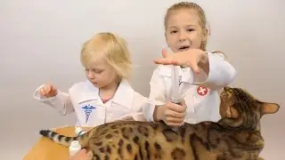 Играем в доктора с уколами Лечим буйную кошку Ставим укол Видео для детей Детская больница