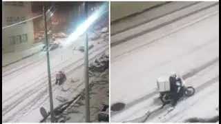Ντελιβεράς Στη Θεσσαλονίκη Παλεύει Μέσα Στα Χιόνια Να Παραδώσει Παραγγελία