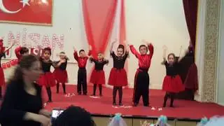 23 Nisan Dünya Dansları Gösterisi.