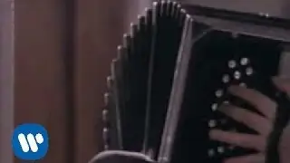 Vinicio Capossela - Scivola vai via (Official Video)