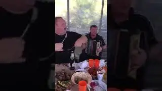 Не грусти калина над водою.  Супер!