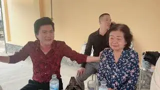 Đào Vũ Thanh hát tặng cô Trương Mỹ Hoa nguyên Phó Chủ tịch nước Cộng hoà Xã hội Chủ nghĩa Việt Nam