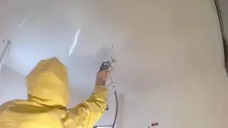 Безвоздушная покраска потолка