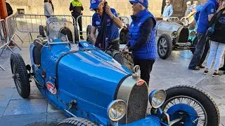 Los Bugatti llegan a la Plaza San Bruno de Zaragoza. 📸 6° Rallye Dans Les Pyrénées Zaragoza y Aragón