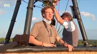 Jochem Myjer letterlijk en figuurlijk in de wolken met natuurserie Jochem in de Wolken (EO)