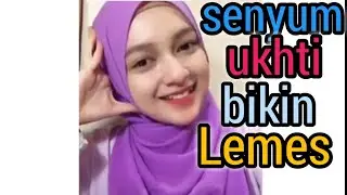 Senyum ukhti cantik bikin lemes 