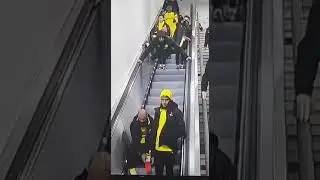 Ашраф Хакими прокатился по эскалатору в стиле Дани Алвеса😎 😄