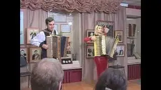 Я возвращаю Ваш портрет. I'm returning your portrait. Tango.