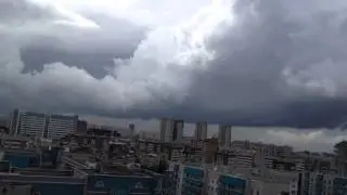 Хмурое небо над городом