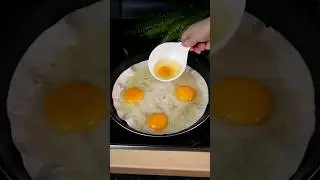 Yumurtayı hiç böyle pişirdinizmi! Kahvaltıya Kaşarlı Domatesli yumurta nasıl yapılır