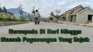Anak Kecil Bermain Sepeda
