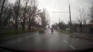 В дождь на мотоцикле