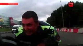 Москвич километр вез инспектора на капоте