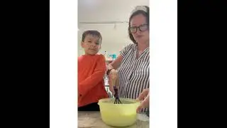Творожно-клубничное желе в форме Tupperware