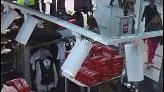 17 августа две девушки украли жилет в Екатеринбурге в ТРЦ «Радуга Парк».