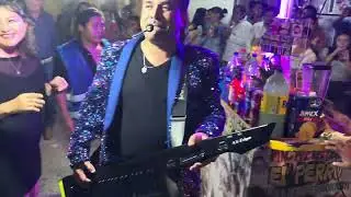 Hugo tuiz se baja del escenario y esto paso!!