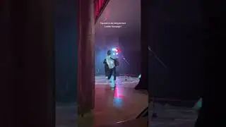 ПОМНИШЬ КУРНОСАЯ! БЕГАЛИ БОСЫЕ 🥲 #музыка #топ #концерт #livemusic #тур #песня #dance #хочуврек