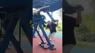 Приседание с весом 155 кг на 20 раз