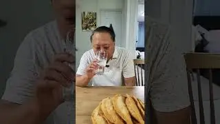 Когда я прихожу после работы, жена мне делает так... #korea