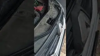 Установка уплотнителя на Рено Дастер 2