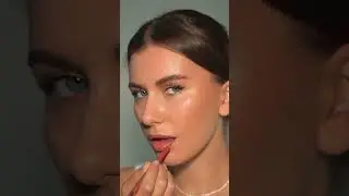 A natural way to make your lips bigger with lipstick.