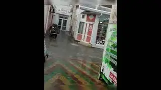 Молния ударила в нескольких  сантиметрах от девушки в Анапе.