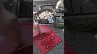 офигенное филе птицы в грибном соусе - poultry in mushroom sause ,просто тащитесь с каждым кусочком)