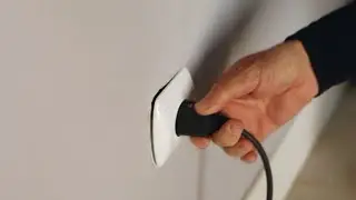 Reparar la fijación de la base de un enchufe - Bricomanía