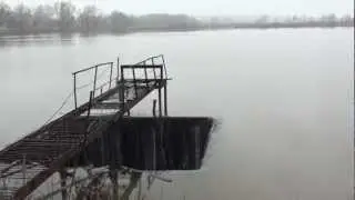 Дырка в воде!
