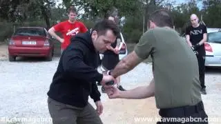 Amenaza Pistola Frontal - Krav Maga Worldwide Barcelona  - Andres Bravo
