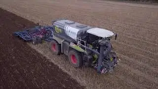 Claas Xerion 4200 Saddle Trac mit Köckerling Vector