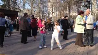 Танцы в Лианозовском парк