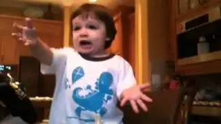 Vicente contando que o gato fugiu.