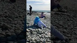 Ползает малыш на море😍Подписывайся❤ 